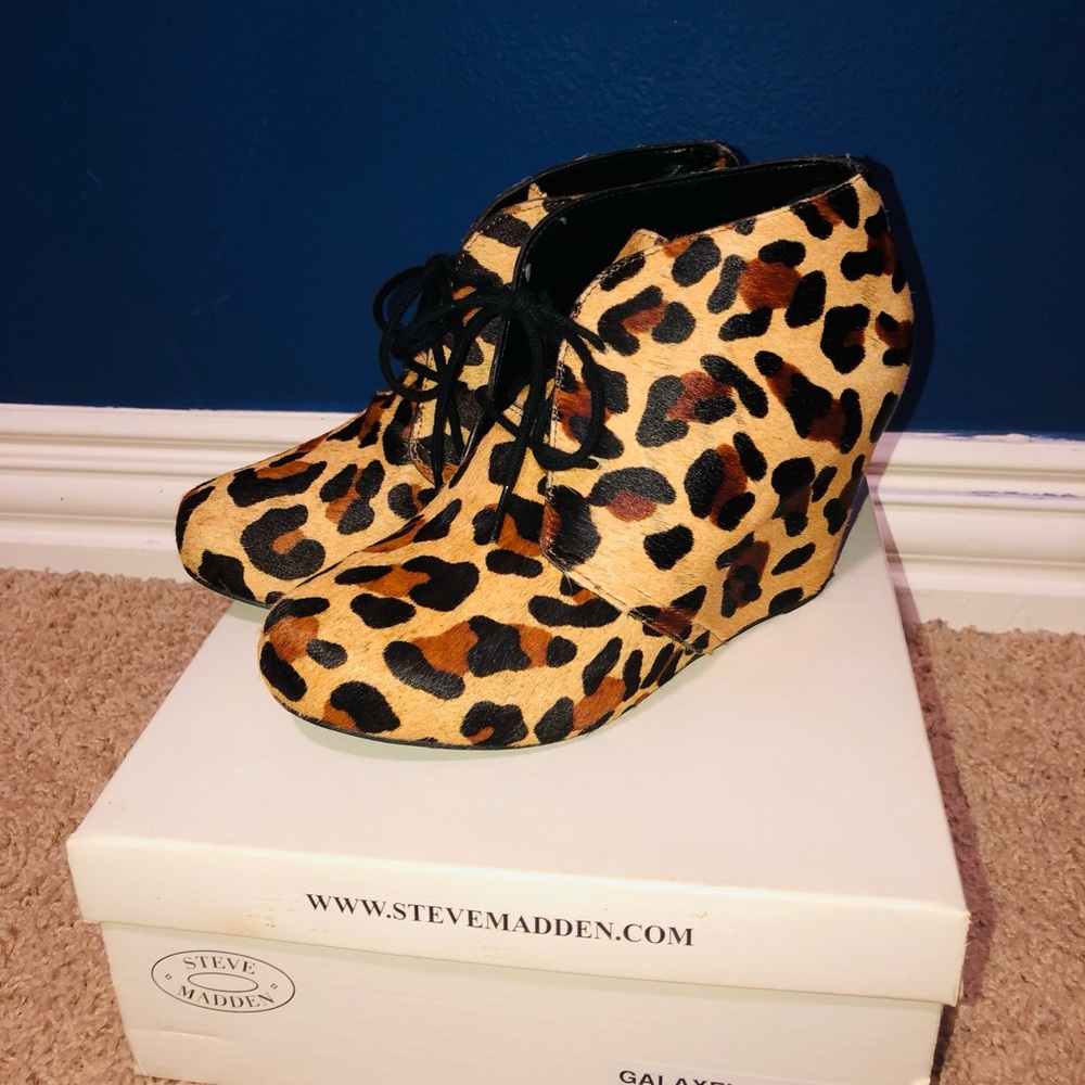 STEVE MADDEN Leopard Ankle Wedge Booties